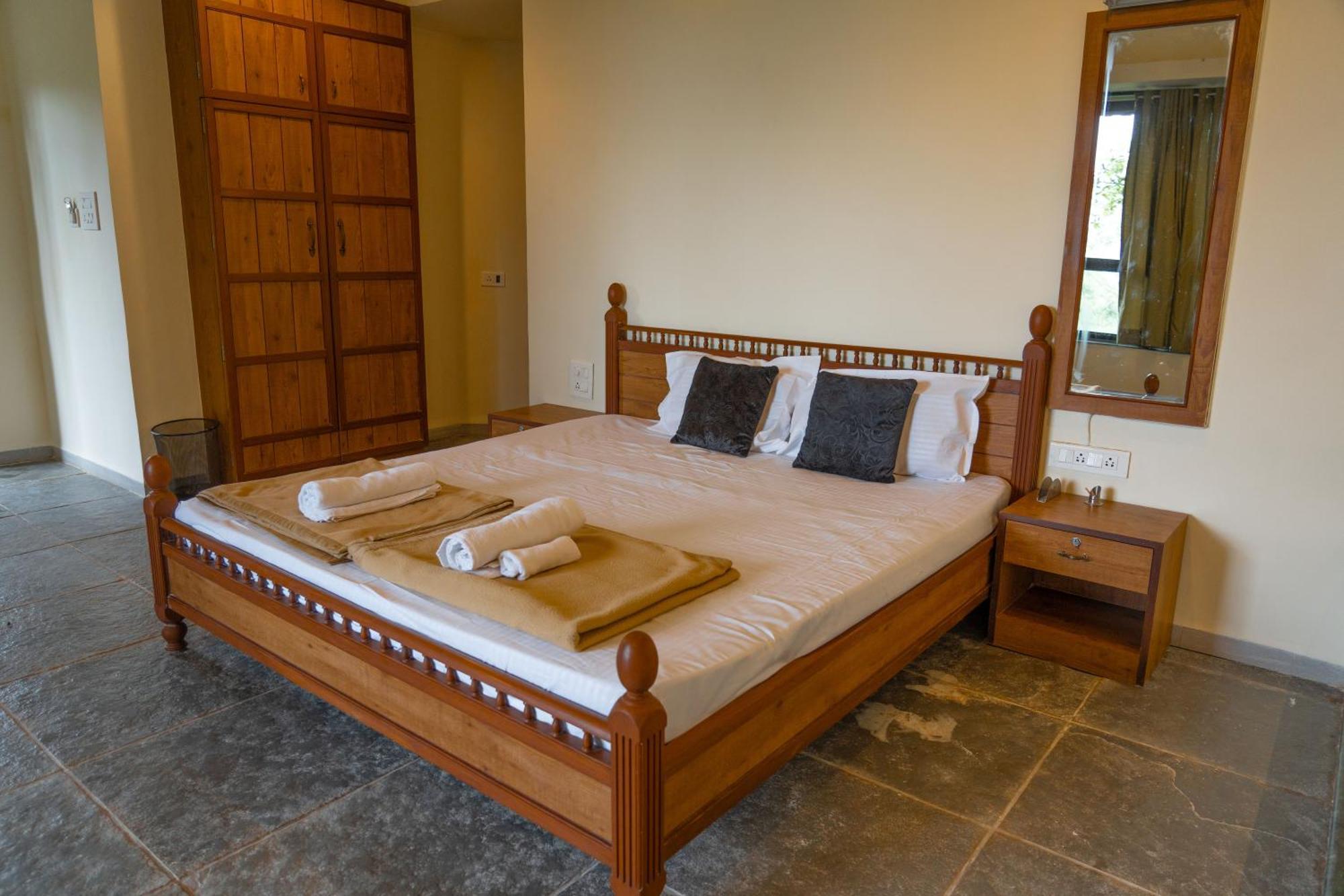 Rajlok Resorts Pune Extérieur photo