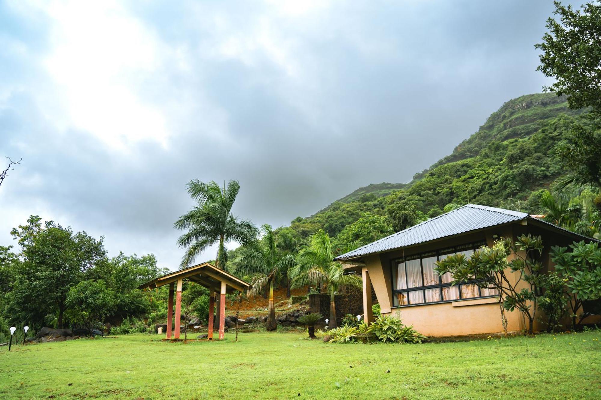 Rajlok Resorts Pune Extérieur photo